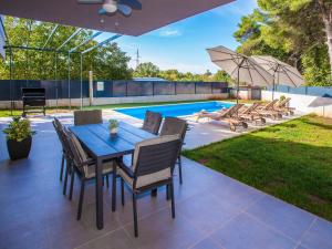 Villa Villa Eva Tar by Interhome