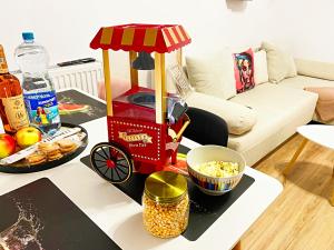 Studio Full Kitchen AC Free Parking Popcorn Wine