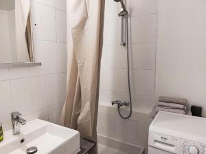 Maisons de vacances Holiday Home Villeneuve Plage by Interhome : photos des chambres