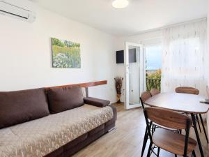 Apartment Apartmani Pintar-3 by Interhome