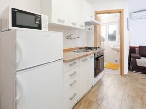 Apartment Apartmani Pintar-3 by Interhome