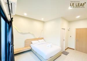 Leleaf Work Spaces Hotel - เลอลีฟ เวิร์คสเปซ โฮเทล ท่าแร่ สกลนคร