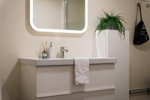 Guestly Homes - 3BR Spacious Coastal Stay