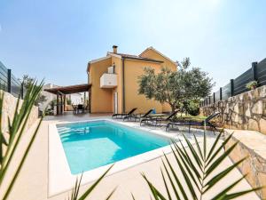 Holiday Home Nekić by Interhome