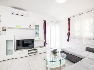 Holiday Home Nekić by Interhome