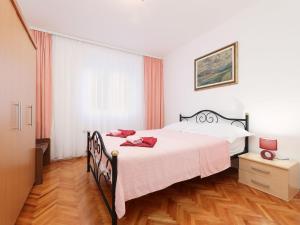 Apartment Apartmani Pintar-2 by Interhome