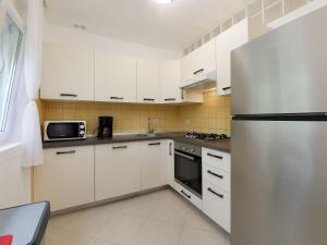 Apartment Apartmani Pintar-2 by Interhome