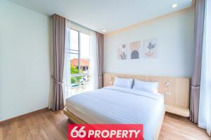 Modern 4 BR Home - Walk to Shopping and Supermarket