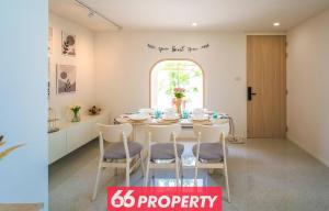 Modern 4 BR Home - Walk to Shopping and Supermarket