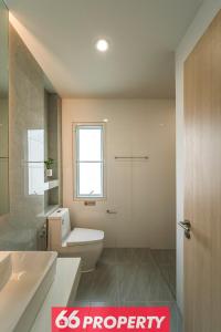 Modern 4 BR Home - Walk to Shopping and Supermarket