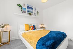 Spacious 3-Bed Home, Parking, Garden, Sleeps 7