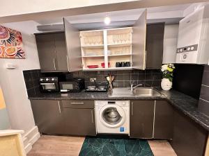Colson - Best Find in Portsmouth, Sleeps 4, Centrally Located near City Centre, Gunwharf and University