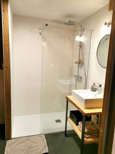 B&B / Chambres d'hotes Les 9 Neves, Restaurant & Chambres d-hotes : photos des chambres