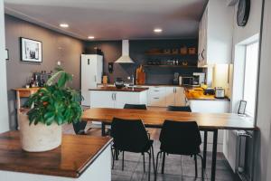 Hóll Adventure House - Ævintýrahúsið Hóll á Siglufirði