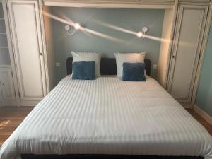 Grand T3 90m2 Haussmanien avec suite en centre ville et parking TOUT inclus