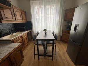 Appartements Grand T3 90m2 Haussmanien avec suite en centre ville et parking TOUT inclus : photos des chambres