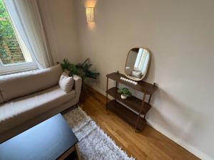 Appartements Grand T3 90m2 Haussmanien avec suite en centre ville et parking TOUT inclus : Appartement 2 Chambres - Vue sur Jardin