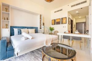 Studio Near Dubai Butterfly Garden, 18 Mins Drive From Mall of Emirates, Miraclz Tower, Arjan By Deluxe Holiday Homes