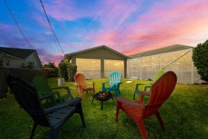 Tropical Get Away a Summer Retreat with Pool and Fire Pit - Ubytování bez kategorie ve městě Port Saint Lucie