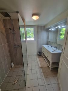 Appartements Les Chalets de SAUMUR, Piscine & Parc boise, 100m du CadreNoir : photos des chambres