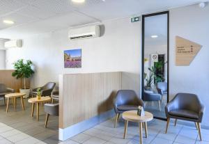 Hotels B&B HOTEL Orange : photos des chambres
