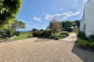 Maisons de vacances Maison familiale vue mer douceur a Clohars : photos des chambres
