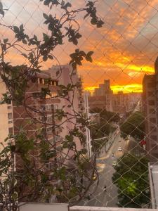 Luminoso depto de 3 amplios dormitorios y living comedor, cochera gratuita