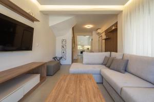 SithoniaRS Avina Luxury Maisonette