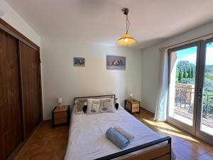 Appartements La Dolce Vita Haut de villa avec jardin terrasse barbecue babyfoot parking entre Aix et Marseille : photos des chambres
