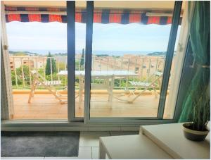 Charmant duplex vue mer panoramique sur le Golfe de Giens avec piscine