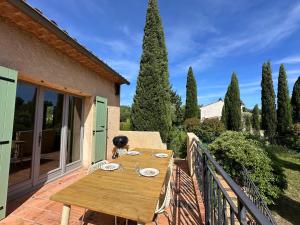 Appartements La Dolce Vita Haut de villa avec jardin terrasse barbecue babyfoot parking entre Aix et Marseille : photos des chambres