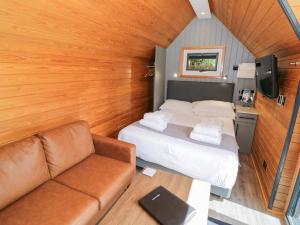 Acorn Lodge At Bridge Lake Farm & Fishery