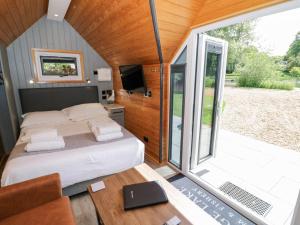 Acorn Lodge At Bridge Lake Farm & Fishery