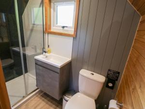 Acorn Lodge At Bridge Lake Farm & Fishery