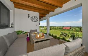 Gorgeous Home In Luzan Biskupecki