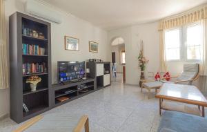 Stunning Home In Rojales With Kitchen