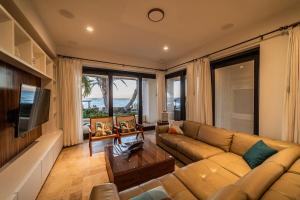 Condo 103 Sea View 2BR | Golf, Beach & Pool | Playa La Paz