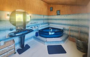 Maisons de vacances Stunning Home In Tourbes : photos des chambres