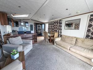 Stunning Caravan With Full Sea Views At Hopton Haven Ref 80044S
