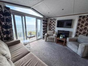 Stunning Caravan With Full Sea Views At Hopton Haven Ref 80044S