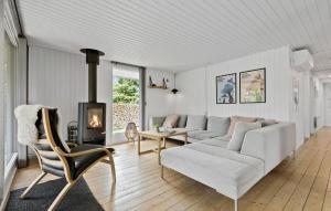 Three-Bedroom Holiday Home In Grenaa
