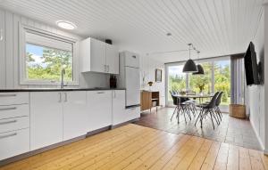 Three-Bedroom Holiday Home In Grenaa