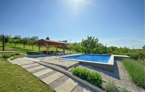 Pet Friendly Home In Luzan Biskupecki