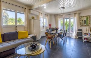 Maisons de vacances Stunning Home In Royan : photos des chambres