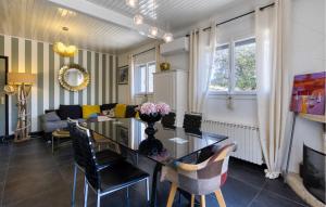 Maisons de vacances Stunning Home In Royan : photos des chambres