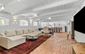 5 Bedroom Cozy Home In Ørsted