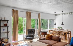 3 Bedroom Beautiful Home In Græsted