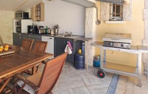 Maisons de vacances Cozy Home In Jonquiere Saint Vincen : photos des chambres