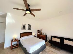 Mar Azul y Amanecer Desde la Cama