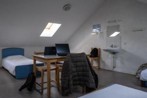 Auberges de jeunesse Auberge de Jeunesse HI Genets : Lit dans Dortoir pour Femmes de 4 Lits